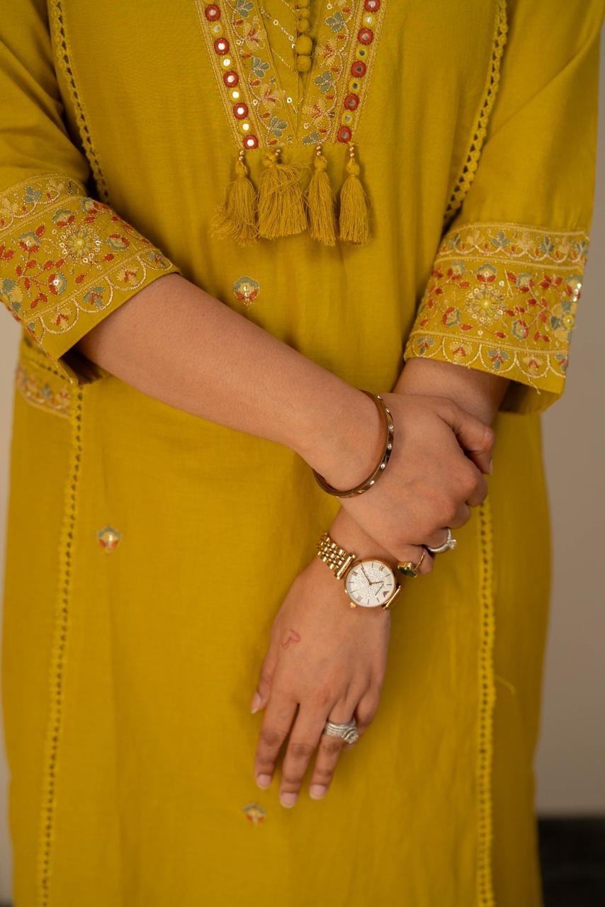 Kruti Embroidered Crushed Dupatta Set - Image 12