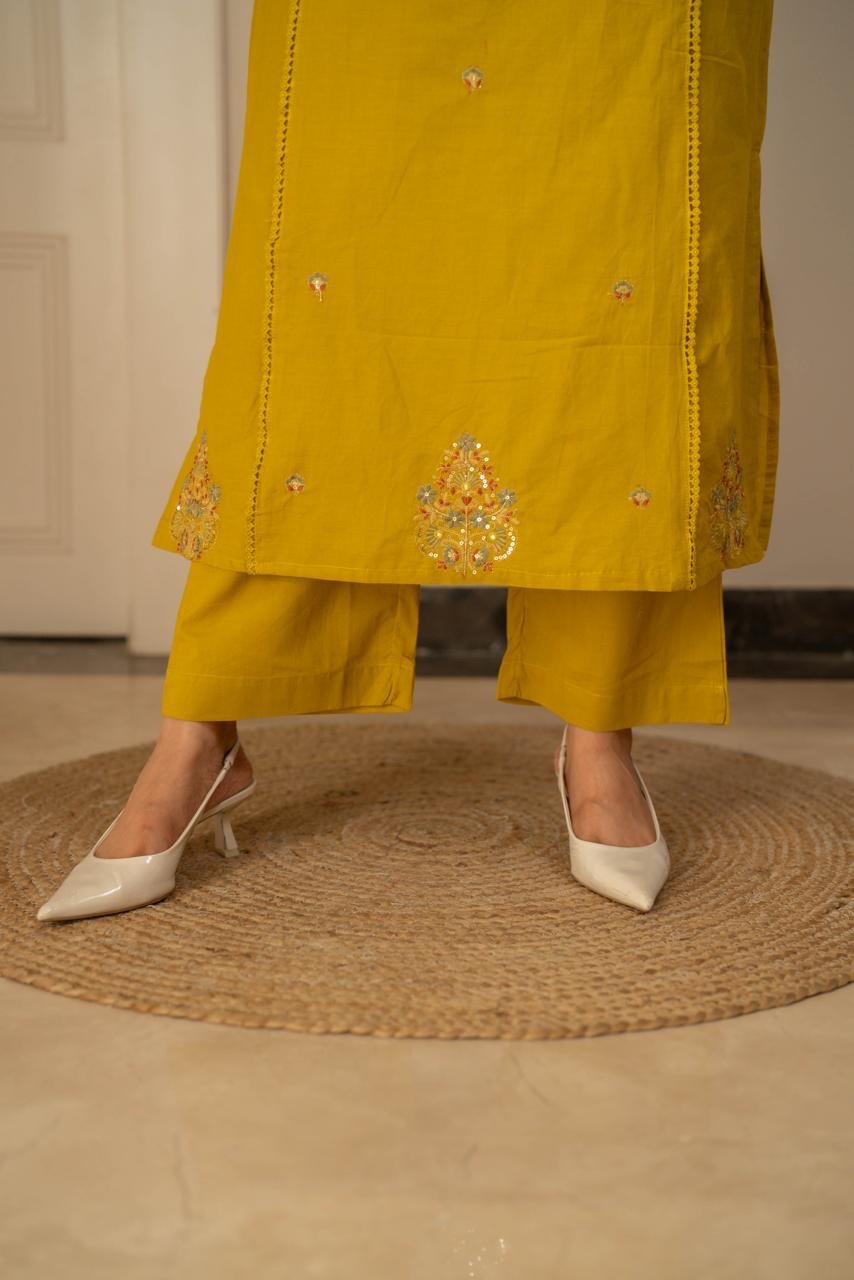 Kruti Embroidered Crushed Dupatta Set - Image 13